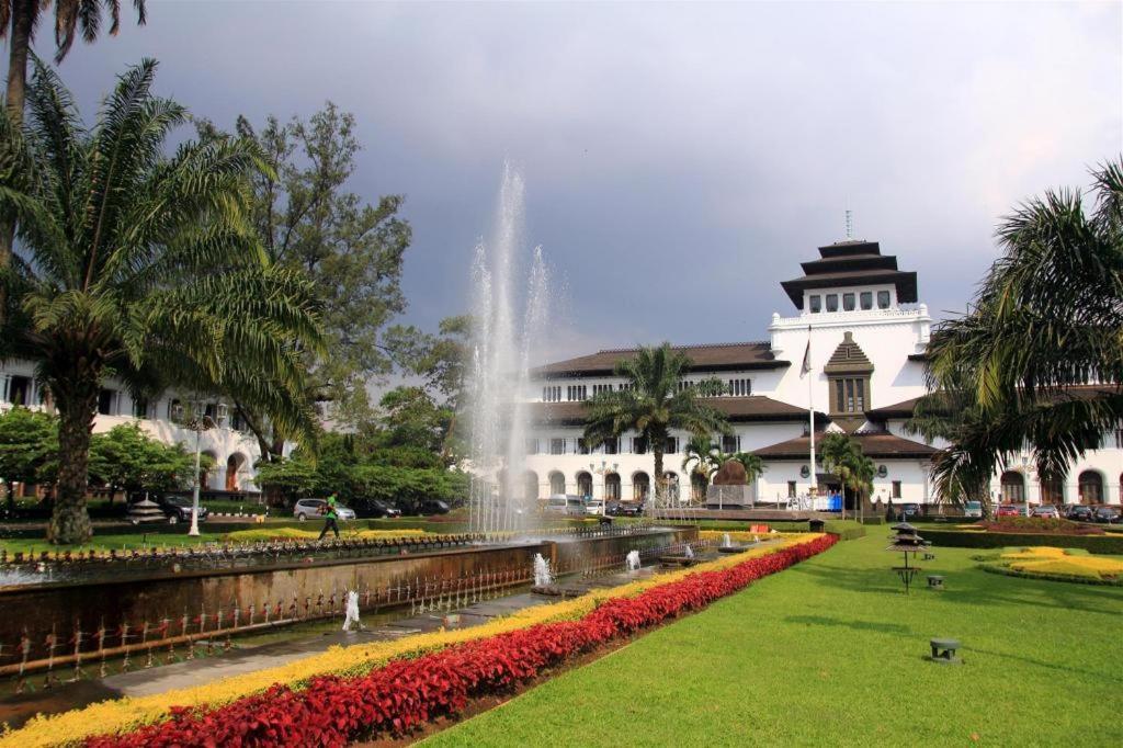 OYO 2554 Hotel Arimbi Lama Dewi Sartika Bandung Exterior foto