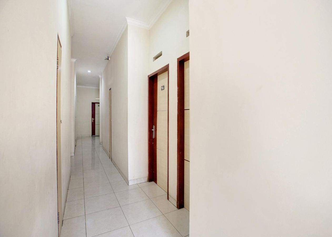 OYO 2554 Hotel Arimbi Lama Dewi Sartika Bandung Exterior foto